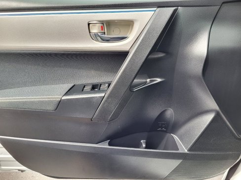 Used 2016 Toyota Corolla image 10