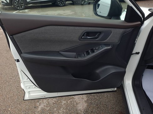 Used 2022 Nissan Rogue S image 11