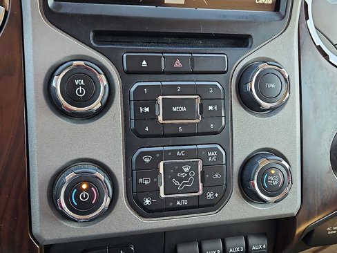 Used 2014 Ford F250 Lariat w/ Lariat Interior Package image 15