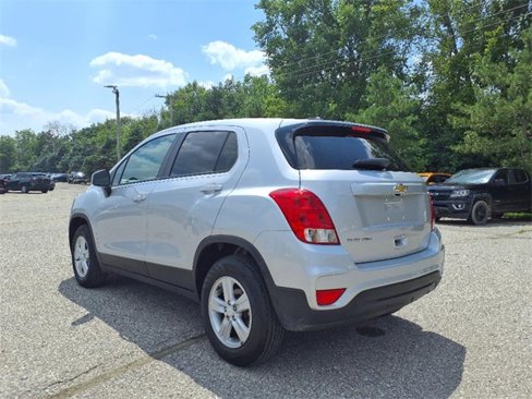 Used 2022 Chevrolet Trax LS w/ Tint and Cruise Package image 5