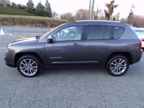 Used 2017 Jeep Compass High Altitude image 12