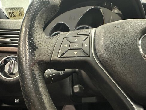 Used 2012 Mercedes-Benz E 350 4MATIC Sedan image 33