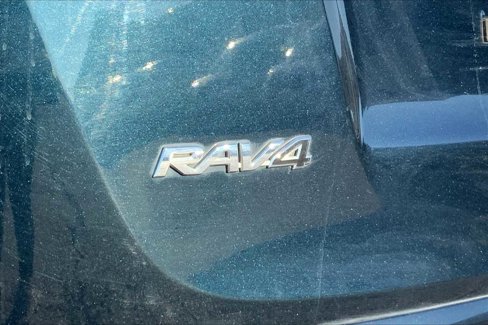 Used 2018 Toyota RAV4 SE image 9