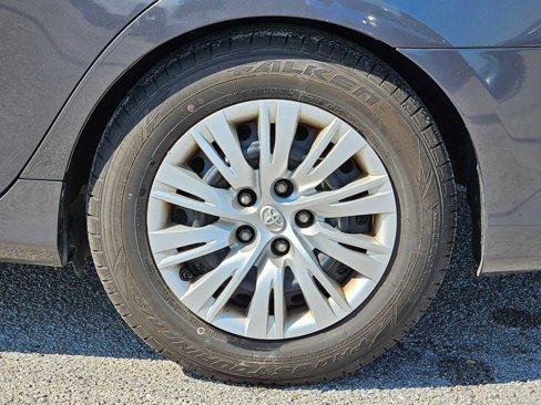 Used 2013 Toyota Camry L image 11