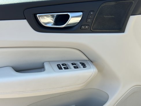 Used 2020 Volvo XC60 T5 Inscription w/ Protection Package image 8