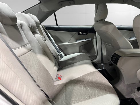Used 2014 Toyota Camry XLE image 18