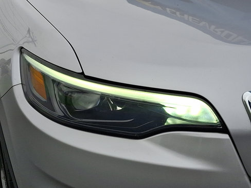 Used 2020 Jeep Cherokee Limited image 9