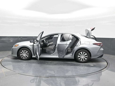 Used 2021 Toyota Camry LE image 39