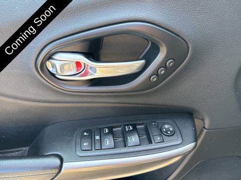 Used 2019 Jeep Cherokee Limited image 8
