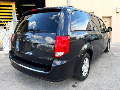 Used 2013 Dodge Grand Caravan SXT image 3
