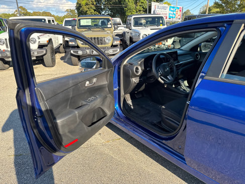 Used 2020 Kia Forte LXS image 11