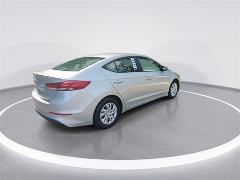 Used 2018 Hyundai Elantra SE image 8