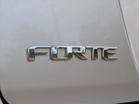 Used 2013 Kia Forte LX image 23