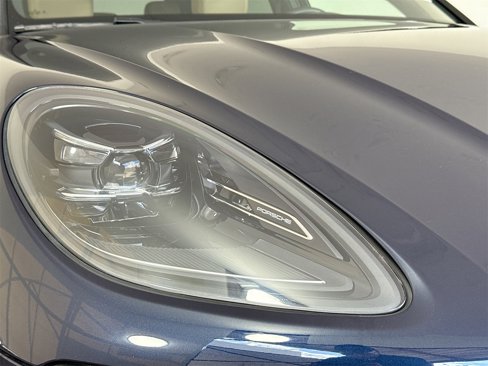 Certified 2022 Porsche Macan image 28