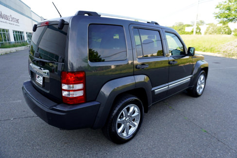 Used 2010 Jeep Liberty Limited w/ Tire & Wheel Group image 7
