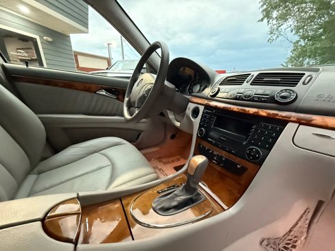 Used 2003 Mercedes-Benz E 320 Sedan image 32