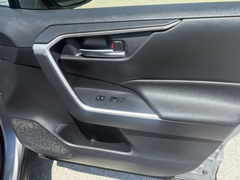 Used 2019 Toyota RAV4 XLE image 10