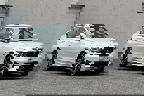 Certified 2022 BMW 330e w/ Premium Package image 6