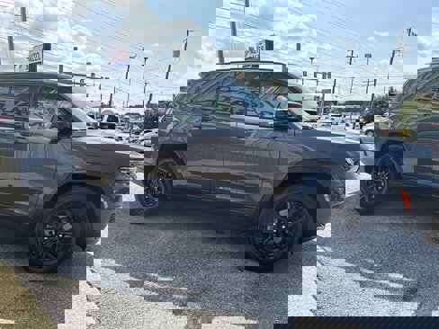 Used 2024 Jeep Grand Cherokee L Laredo image 5