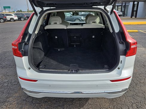 Used 2023 Volvo XC60 B5 Plus w/ Climate Package image 14