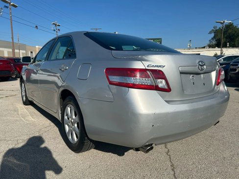 Used 2011 Toyota Camry XLE image 3