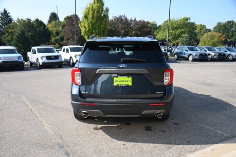 Used 2022 Ford Explorer XLT w/ Equipment Group 202A image 5