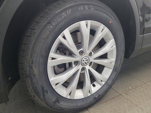 Used 2019 Volkswagen Tiguan S image 31