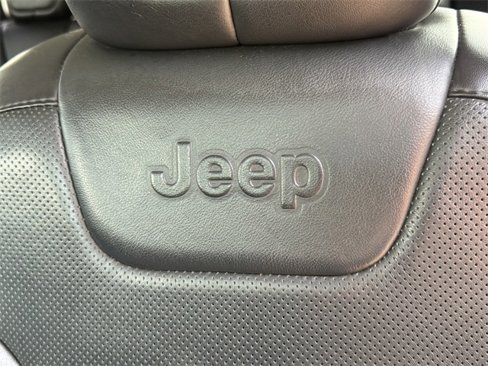 Used 2019 Jeep Cherokee Limited image 15