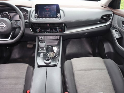 Certified 2022 Nissan Rogue SV image 17
