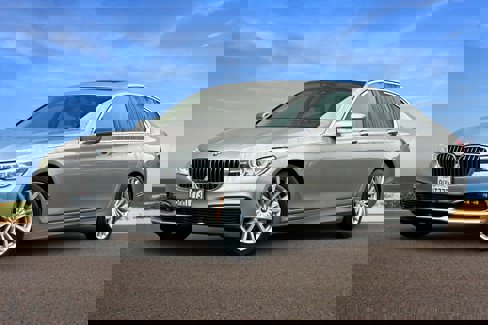 Used 2016 BMW 740i image 1