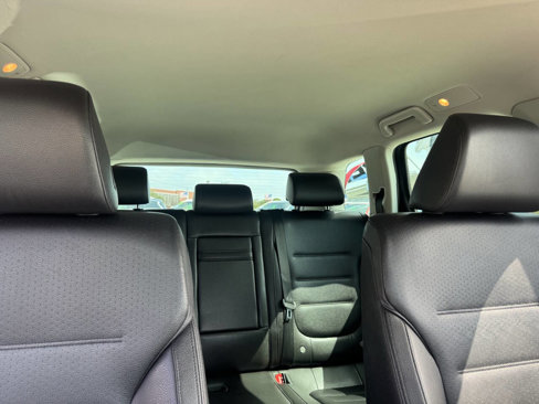 Used 2014 Volkswagen Touareg Sport image 37