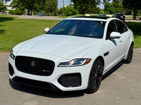 Used 2021 Jaguar XF R-Dynamic SE image 2