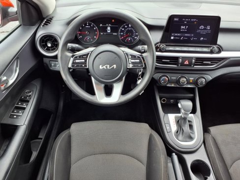 Used 2022 Kia Forte LXS w/ LXS Technology Package image 4