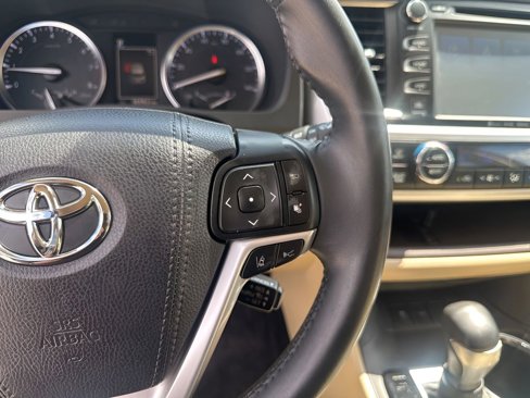 Used 2018 Toyota Highlander Limited image 32
