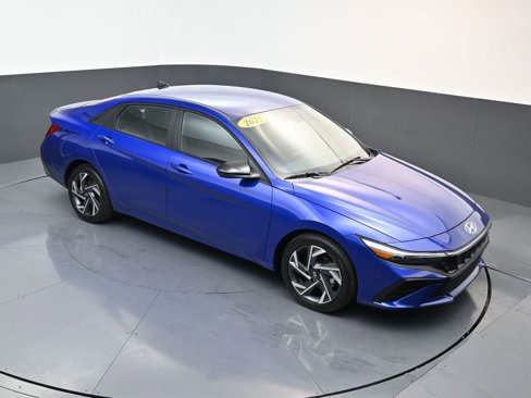 Certified 2025 Hyundai Elantra Sport image 14