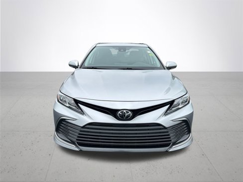 Used 2023 Toyota Camry LE image 3