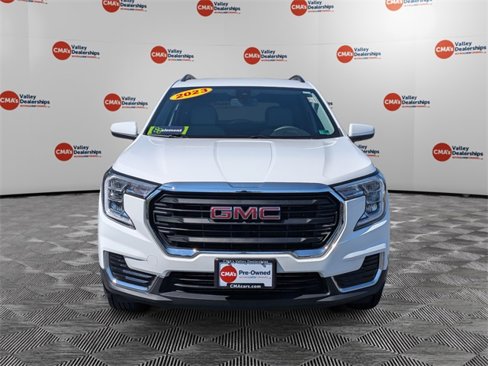 Used 2023 GMC Terrain SLE w/ Driver Convenience Package image 2