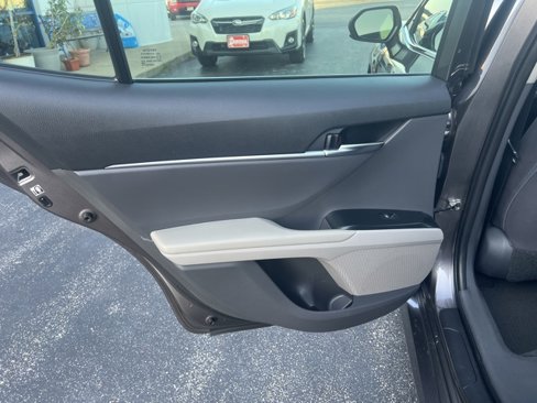 Used 2018 Toyota Camry LE image 28