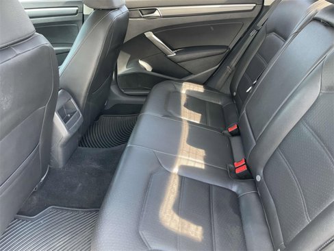 Used 2018 Volkswagen Passat 2.0T R-Line image 29