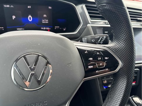Certified 2022 Volkswagen Tiguan SE R-Line image 20