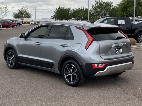 Used 2023 Kia Niro LX image 5