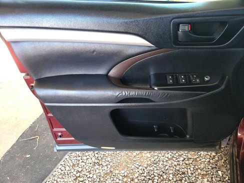Used 2015 Toyota Highlander LE image 21