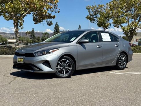 Used 2023 Kia Forte LXS image 2
