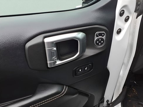 Used 2018 Jeep Wrangler Unlimited Sahara w/ Dual Top Group image 12