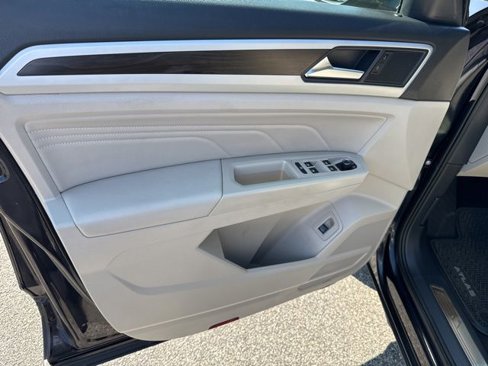 Certified 2021 Volkswagen Atlas SE w/ Panoramic Sunroof Package image 25