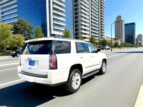 Used 2018 GMC Yukon SLT image 3