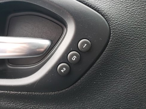 Used 2019 Jeep Cherokee Limited image 21