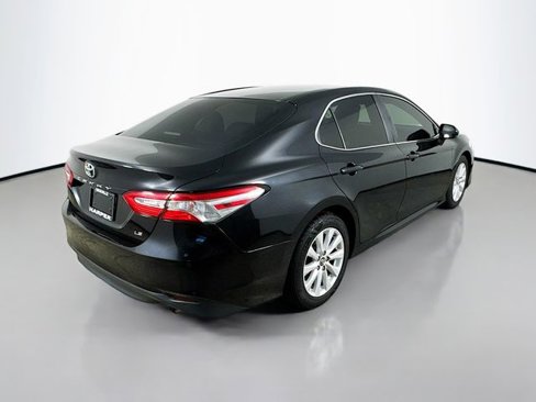 Used 2018 Toyota Camry L image 6