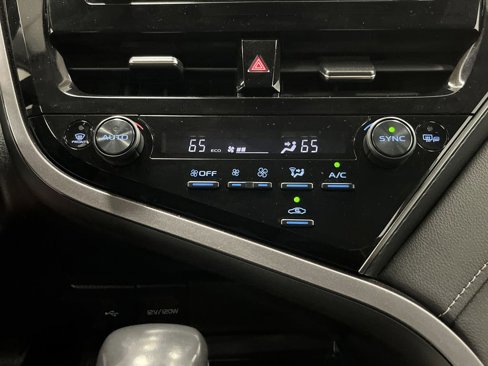 Used 2023 Toyota Camry SE image 17