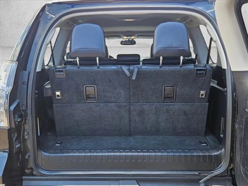 Used 2016 Lexus GX 460 image 6